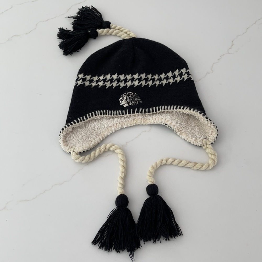 NHL Blackhawks black and white knit cap